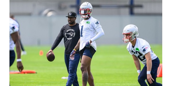 Le receveur large des Patriots de la Nouvelle-Angleterre DeVante Parker signe un contrat de trois ans
